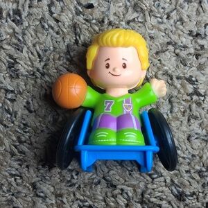 Fisher Price Little People Eddie Wheelchair Basketball Player Green & Blue